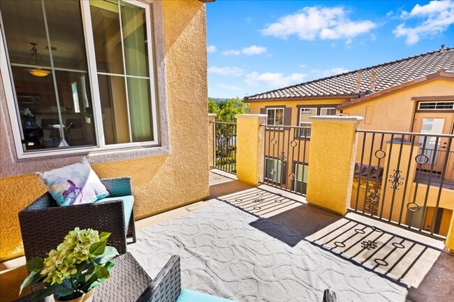 Building Photo - $3,456 - 2 Bed / 2 Bath Stunning Corner Un...