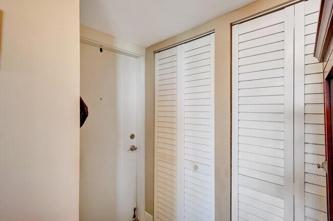 Building Photo - 10680 S Ocean Dr
