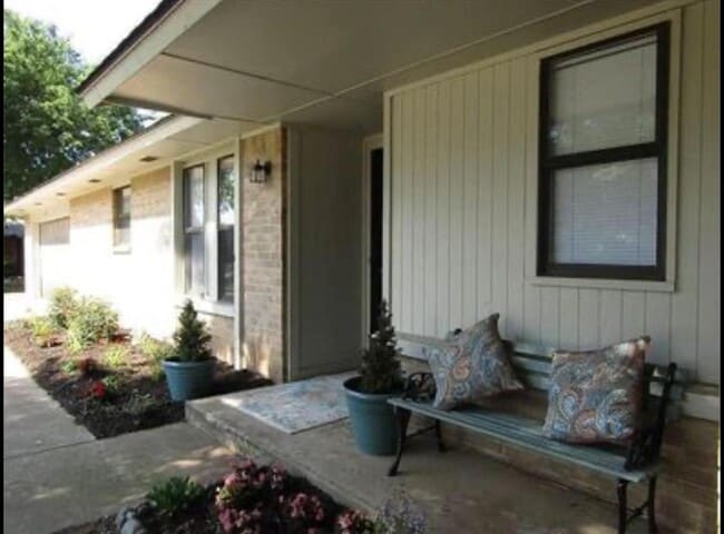 Building Photo - 413 Midland Dr