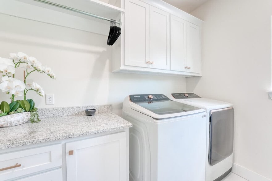 Building Photo - 87 Rountree Dr