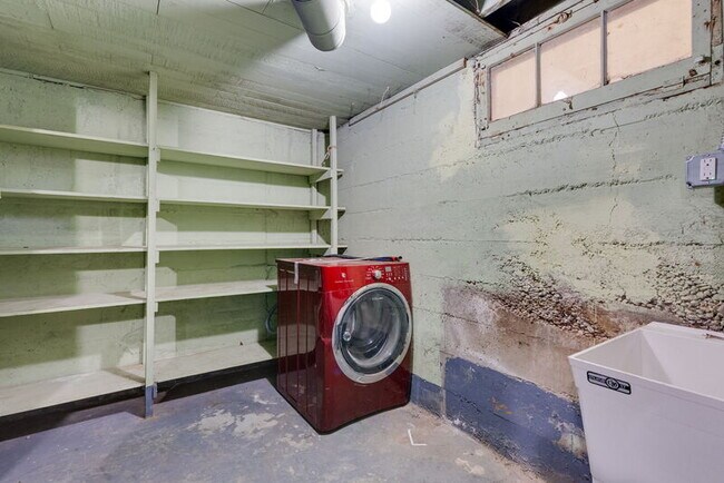 Building Photo - 1137 SE Uglow Ave