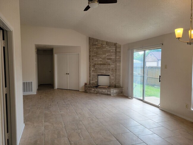 Building Photo - MOVE IN SPECIAL - $100 OFF First 3 Months ...