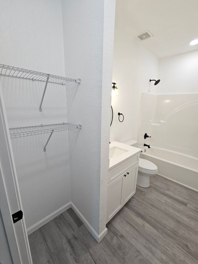 Building Photo - Modern Home, Centrally Located to St. Andrew's, Lynn Haven & PCB!  *SPECIAL: 1/2 OFF 1st Month's ...