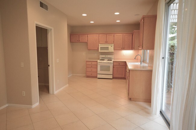 Building Photo - 4102 Castaway Cove