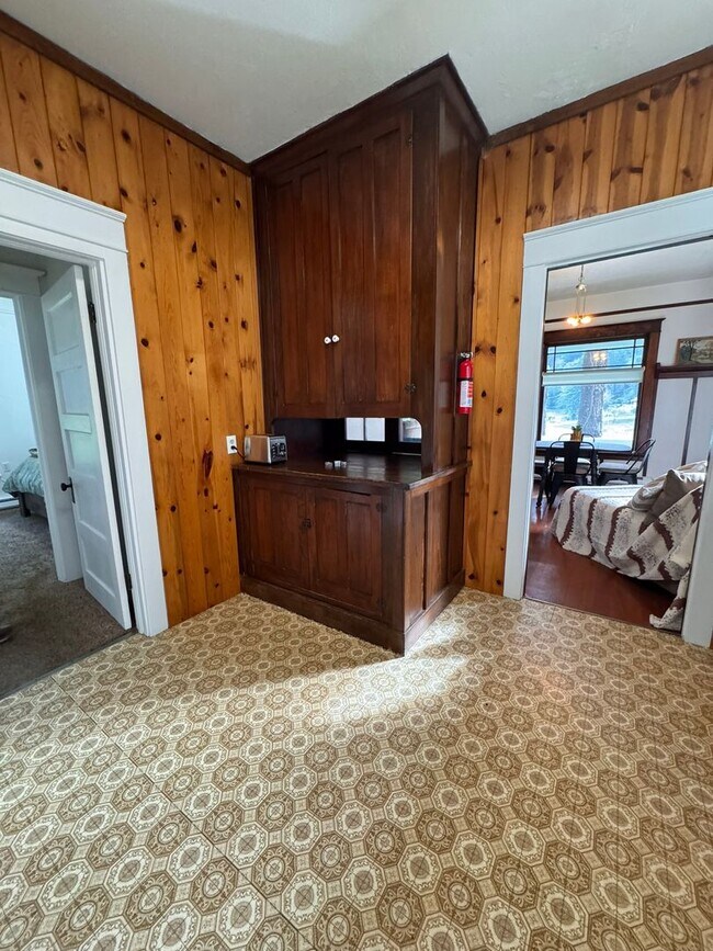 Building Photo - YOUR PACIFIC NORTHWEST RETREAT AWAITS! AV CHARGING STATION, GORGEOUS VIEWS, PRIVACY AND MORE!