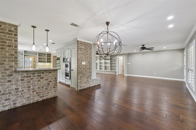 Building Photo - 1135 Ivy Ln