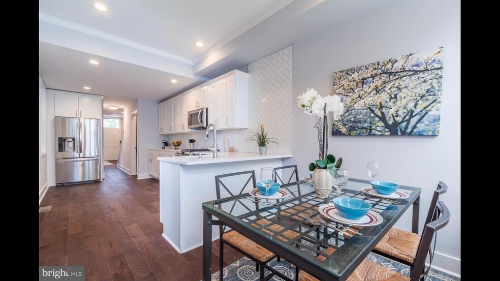 Building Photo - 9 E Fort Ave