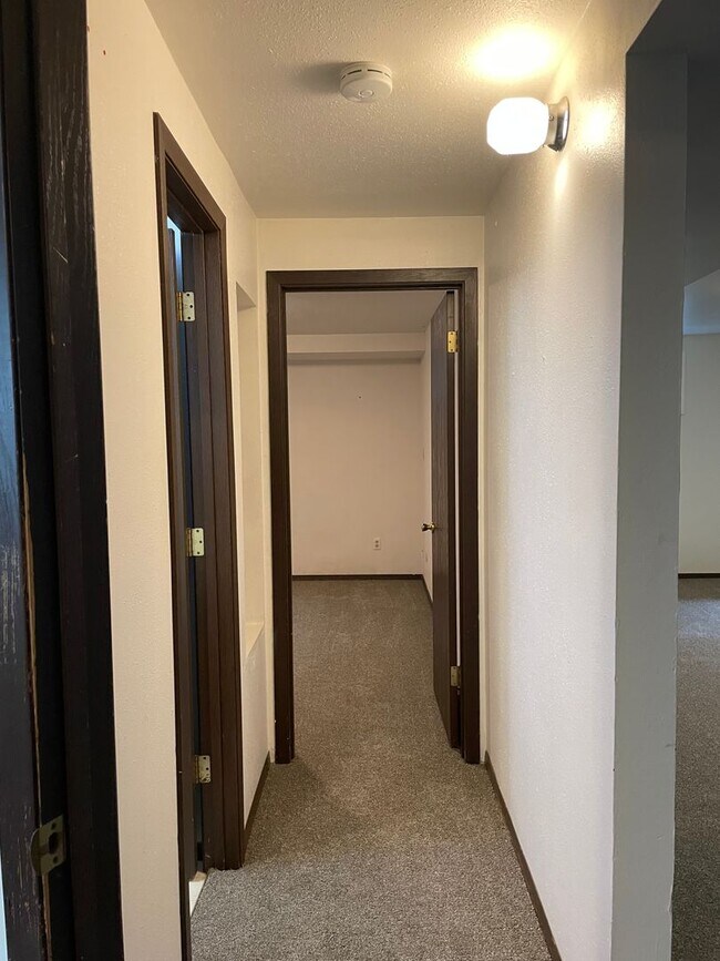 Building Photo - 2143 Ryeland Ln