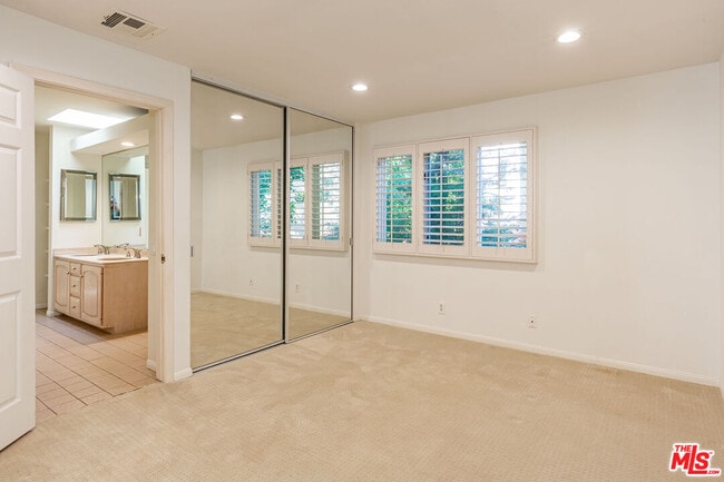 Building Photo - 158 S Anita Ave