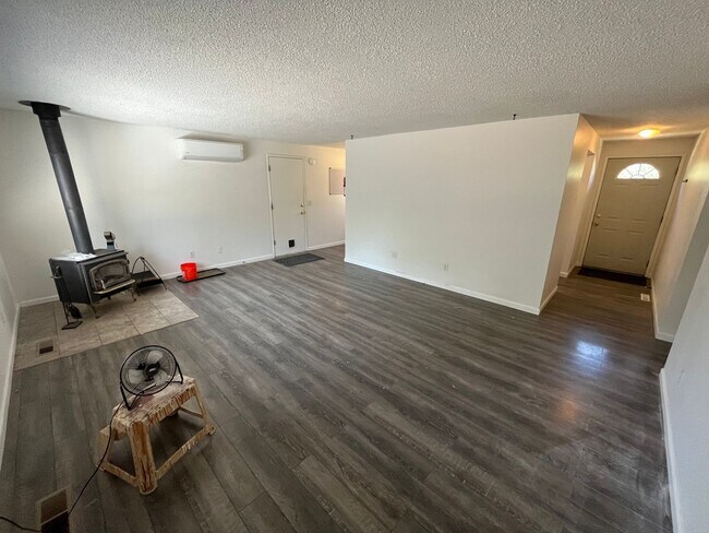 Building Photo - Great 3 Bed/2 Bath Single Family Home in NE Bend - Pheasant Court