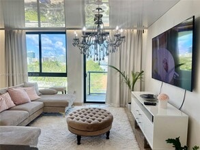 Building Photo - 9800 W Bay Harbor Dr