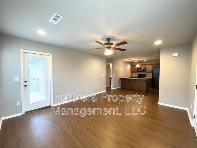 Building Photo - 812 Hindman Dr
