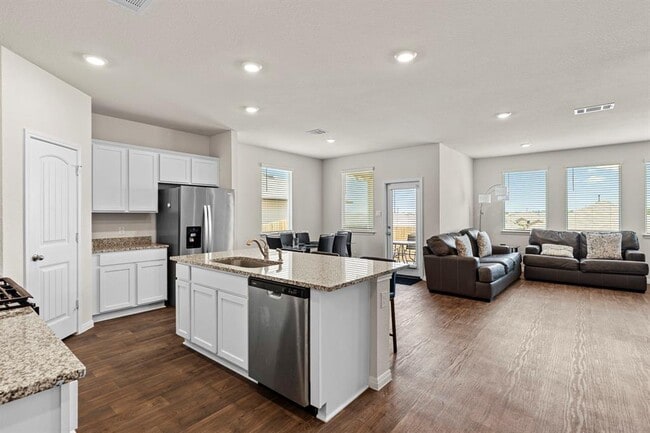 Building Photo - 381 Evergreen Sumac Lp