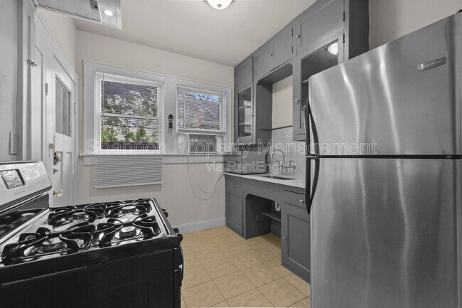 Building Photo - 436 Westmoreland St