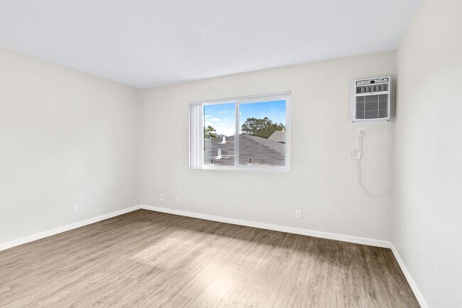 Building Photo - 1356 Monte Vista Ave
