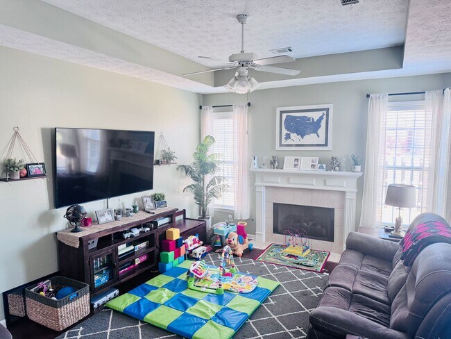 Building Photo - 4 Bedroom 2 Bath in Deer Creek