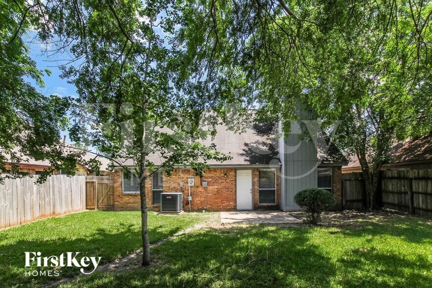 Building Photo - 14530 County Cress Dr