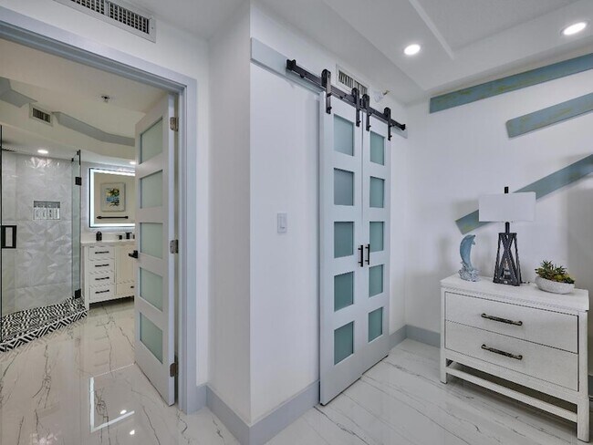 Building Photo - 5051 N Hwy A1A