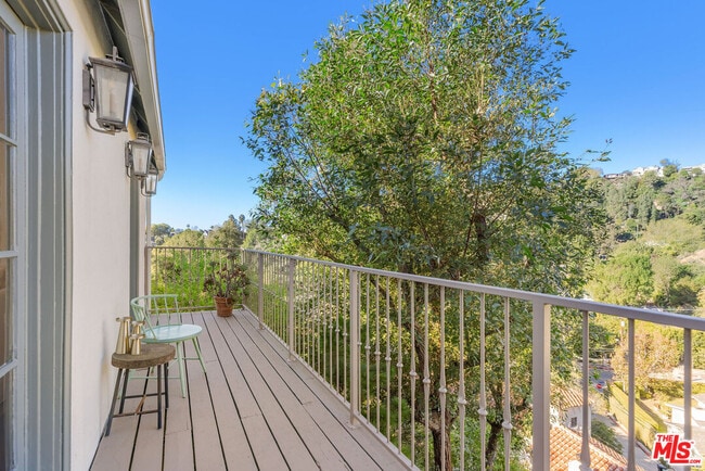 Building Photo - 5767 Tuxedo Terrace