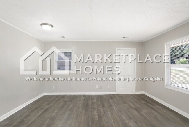 Building Photo - 8206 Huntington Dr