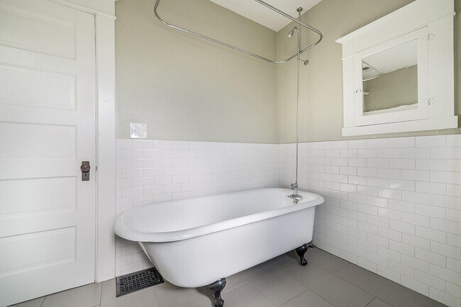 Building Photo - 5324 N Maryland Ave