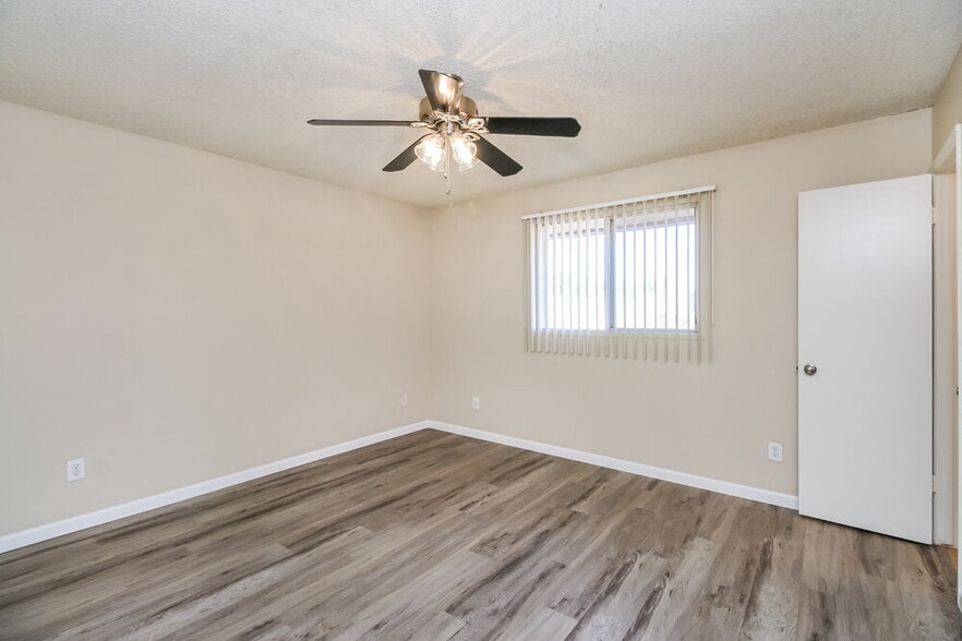 Building Photo - 3039 S Kenneth Pl