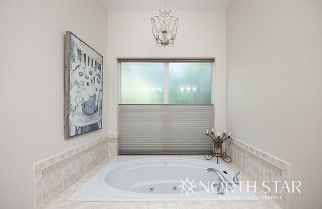 Building Photo - Spacious Bend 3 bed/2 bath Residence w/ Of...