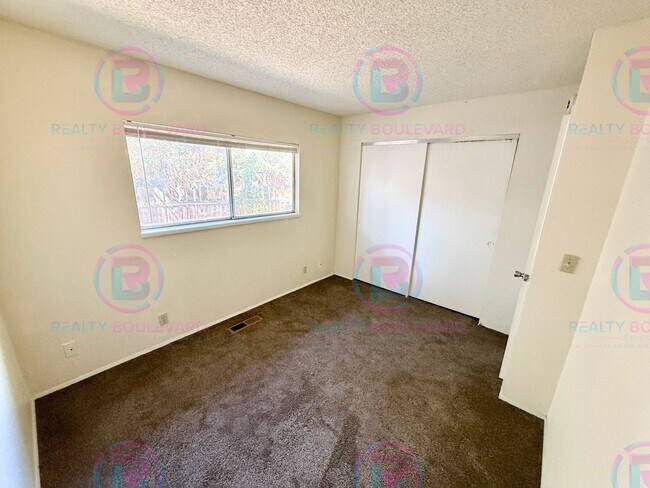 Building Photo - 1/2 Month Free!! 3BR/2BA Single-Story with...