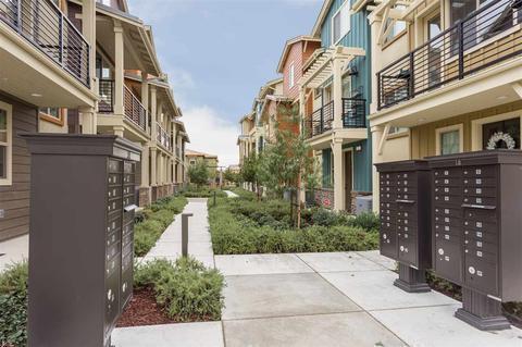 Building Photo - Beautiful Brand New Townhome in Sage Community