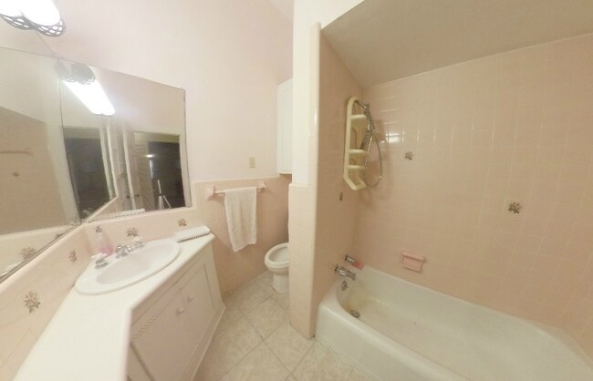 Building Photo - THREE BEDROOM, 2 BATHROOM HOME FOR LEASE I...