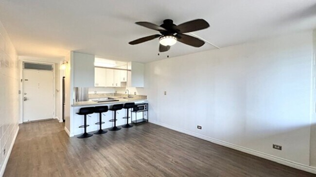 Building Photo - AVAILABLE NOW! Spacious 3-Bedroom, 2-Bath Corner-end Split-level Unit in Kaneohe with 1 Assigned ...