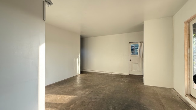 Building Photo - 669 Benson Way