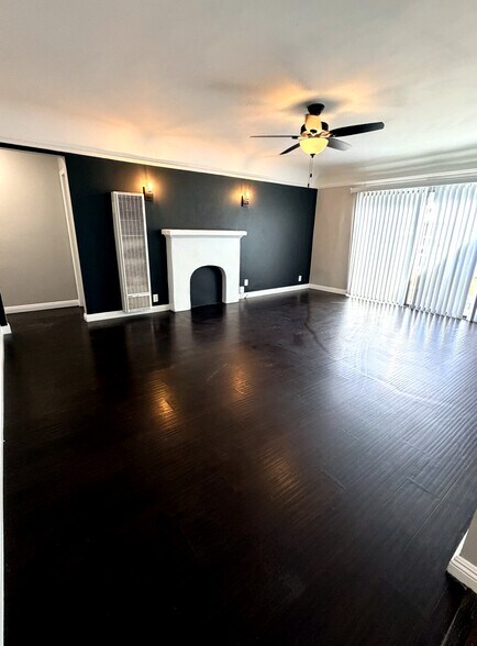 Living Room - 517 Lime St