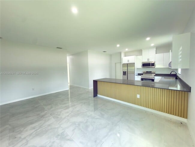 Building Photo - 1111 Gunby Ave S