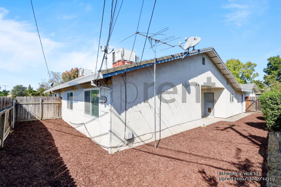 Building Photo - 6102 Templeton Dr