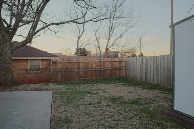 Building Photo - Cute and Clean 2 bedroom near SWOSU