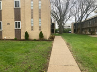 Building Photo - 1017 Peterson Ave