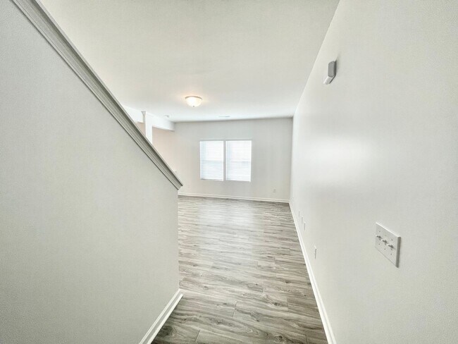 Building Photo - Beautiful 3BR, 2.5BA Home with Owner’s Suite & Designer Upgrades - Available 08/20