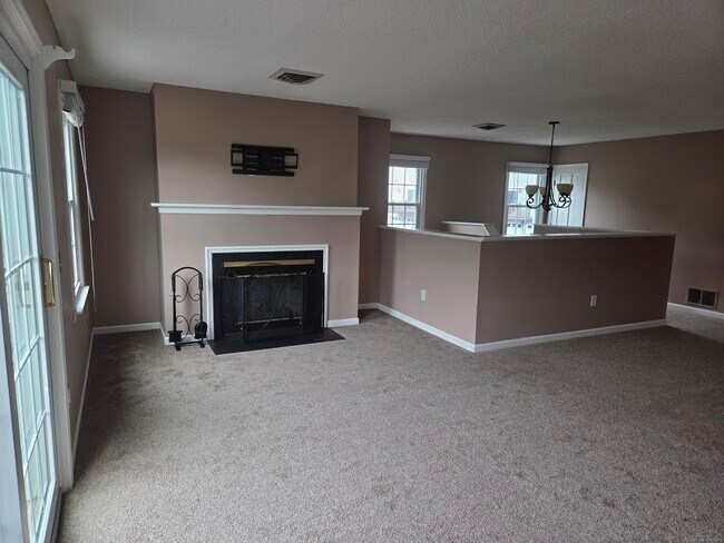Building Photo - 55 Mill Plain Rd