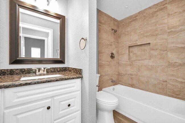 Building Photo - Beautiful 1 Bedroom 1 Bathroom  Available