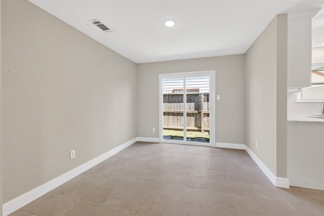 Building Photo - 2318 Irish Spring Dr