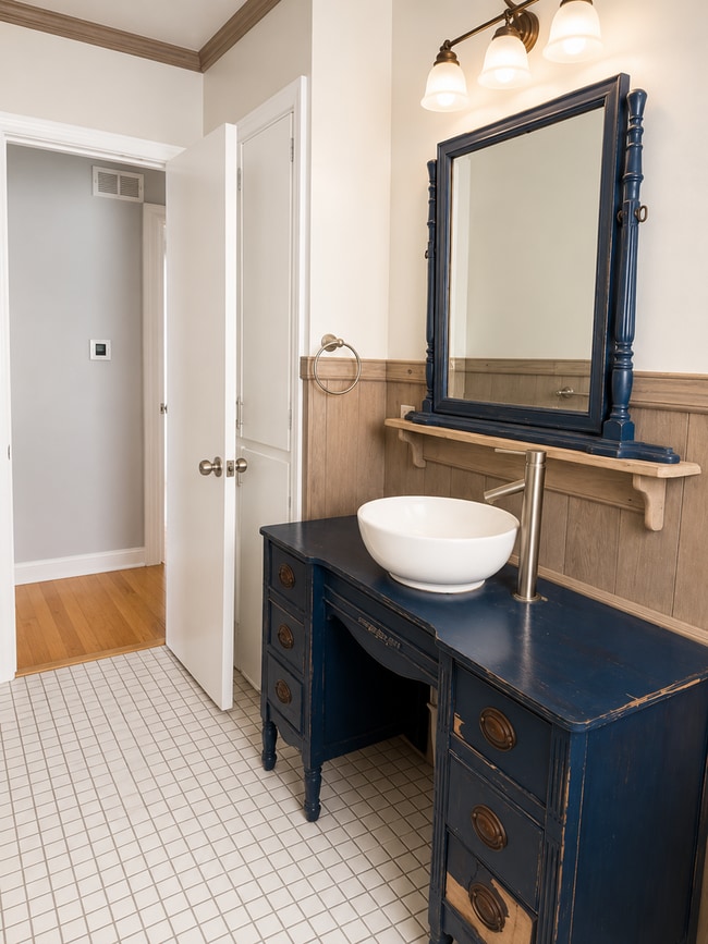 Building Photo - Charming Central Lubbock Home 3/2 with Gorgeous Updates Throughout!