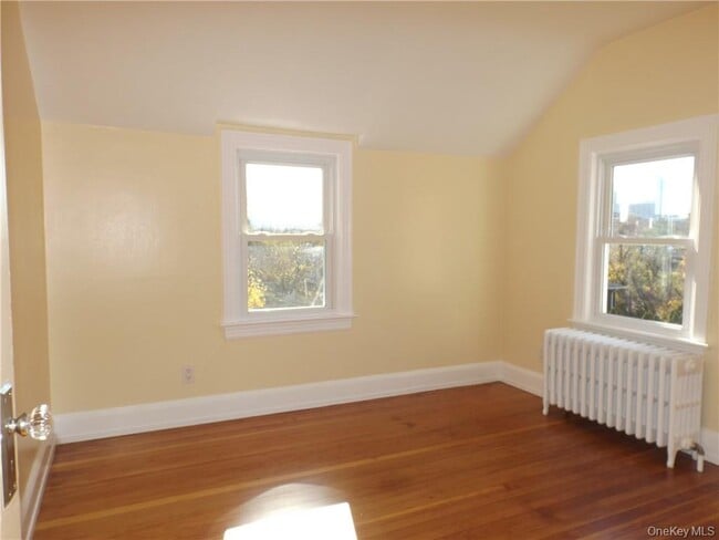 Building Photo - 24 Beechwood Ave