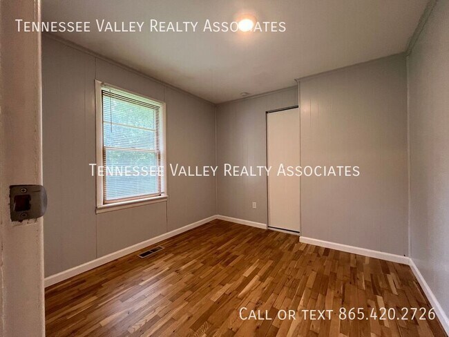 Building Photo - 3009 Cox Ln