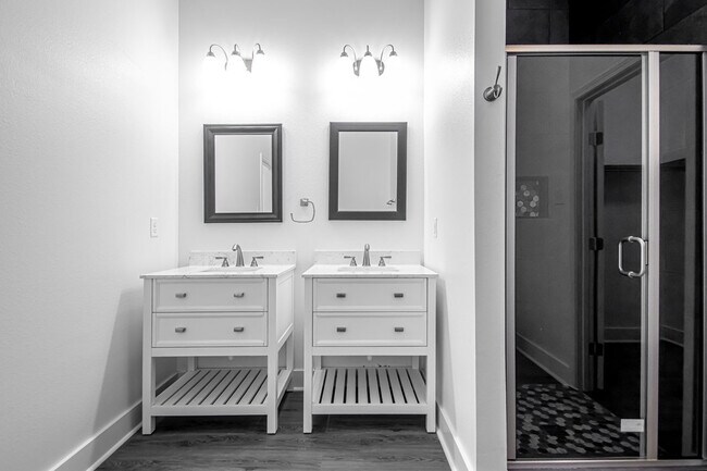 Building Photo - 306 S Schiller St