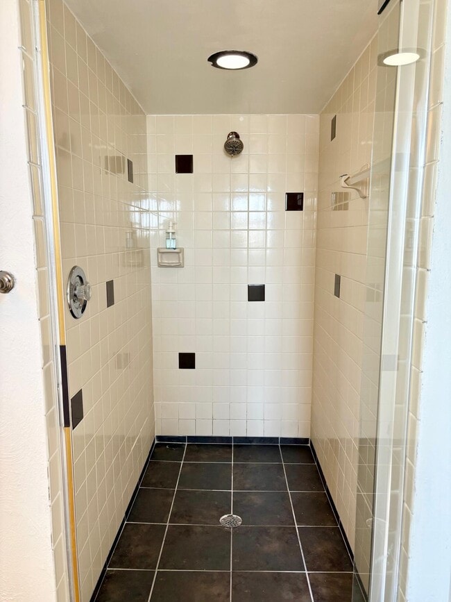 Building Photo - 2205 S Cypress Bend Dr