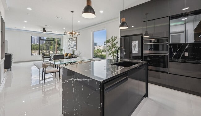 Building Photo - 1880 Beaumont St