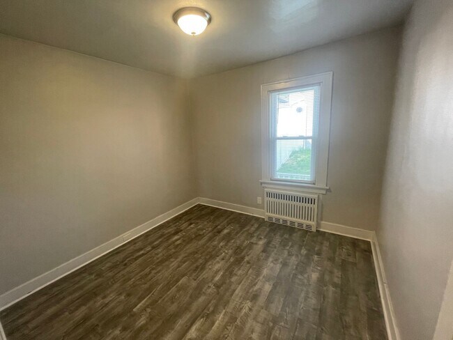 Building Photo - Spacious 3 Bedroom Home with Full finished Basement and Detached Garage!