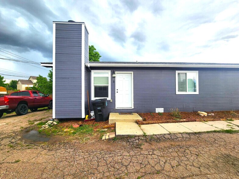 Building Photo - 4450 Loomis Ave