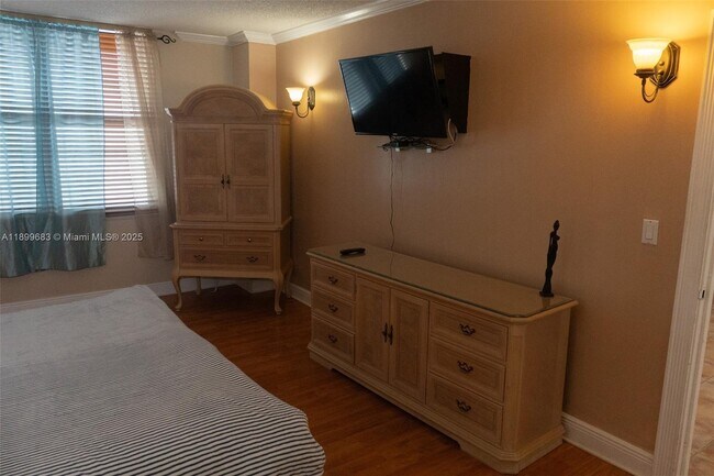 Building Photo - 3725 S Ocean Dr